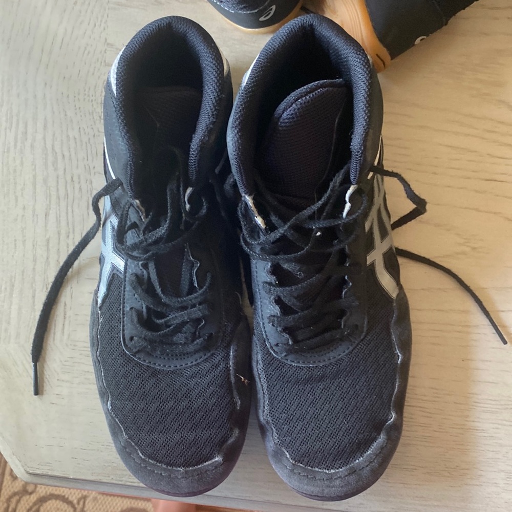 Wrestling shoes